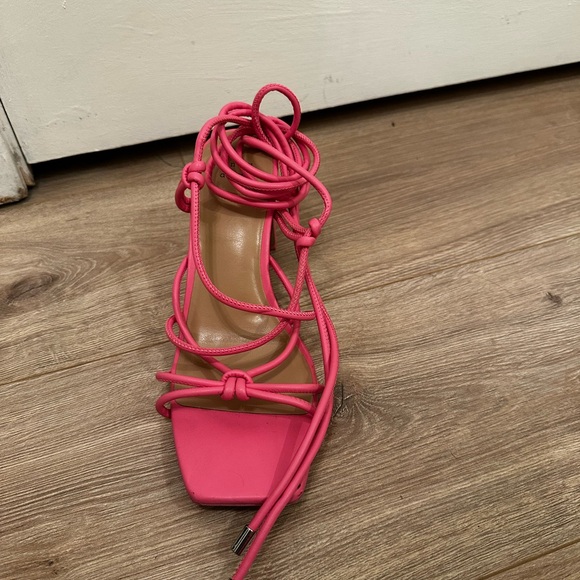 Heels - Picture 4 of 4